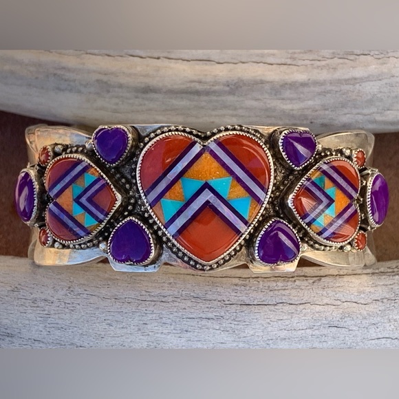 Aldrich Art * stunning Red Coral & Sugilite Inlay Trio Heart Cuff Bracelet - Picture 2 of 13